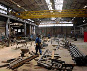 Vervaardigt staalconstructies, groot en klein